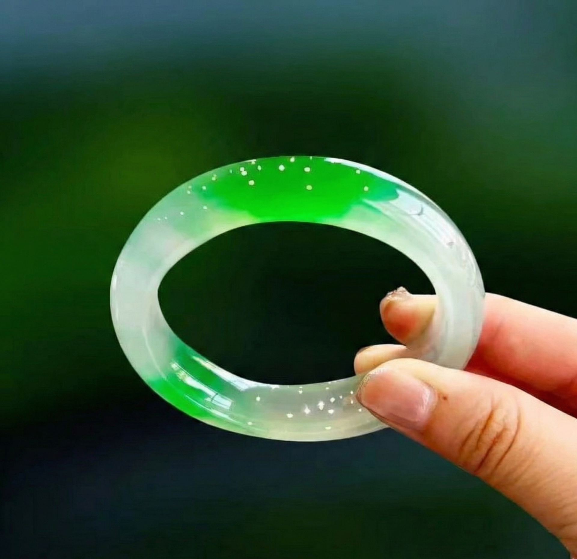 緬甸天然A貨翡翠-圓條陽綠-貴妃玉環 Mylink